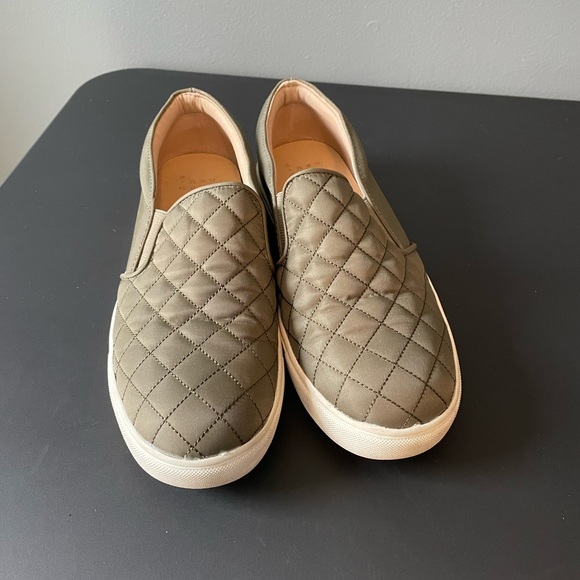 Army Green Slip ons - Picture 1 of 3